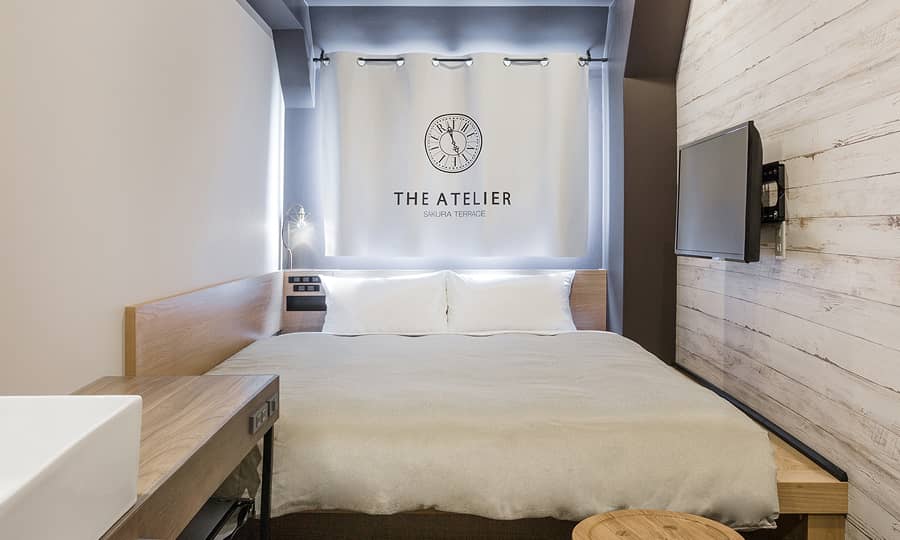 スモールダブルルームの部屋正面からの画像